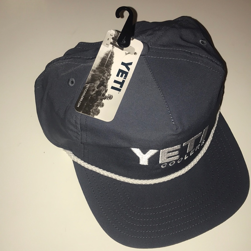 🔹 YETI coolers hat NWT